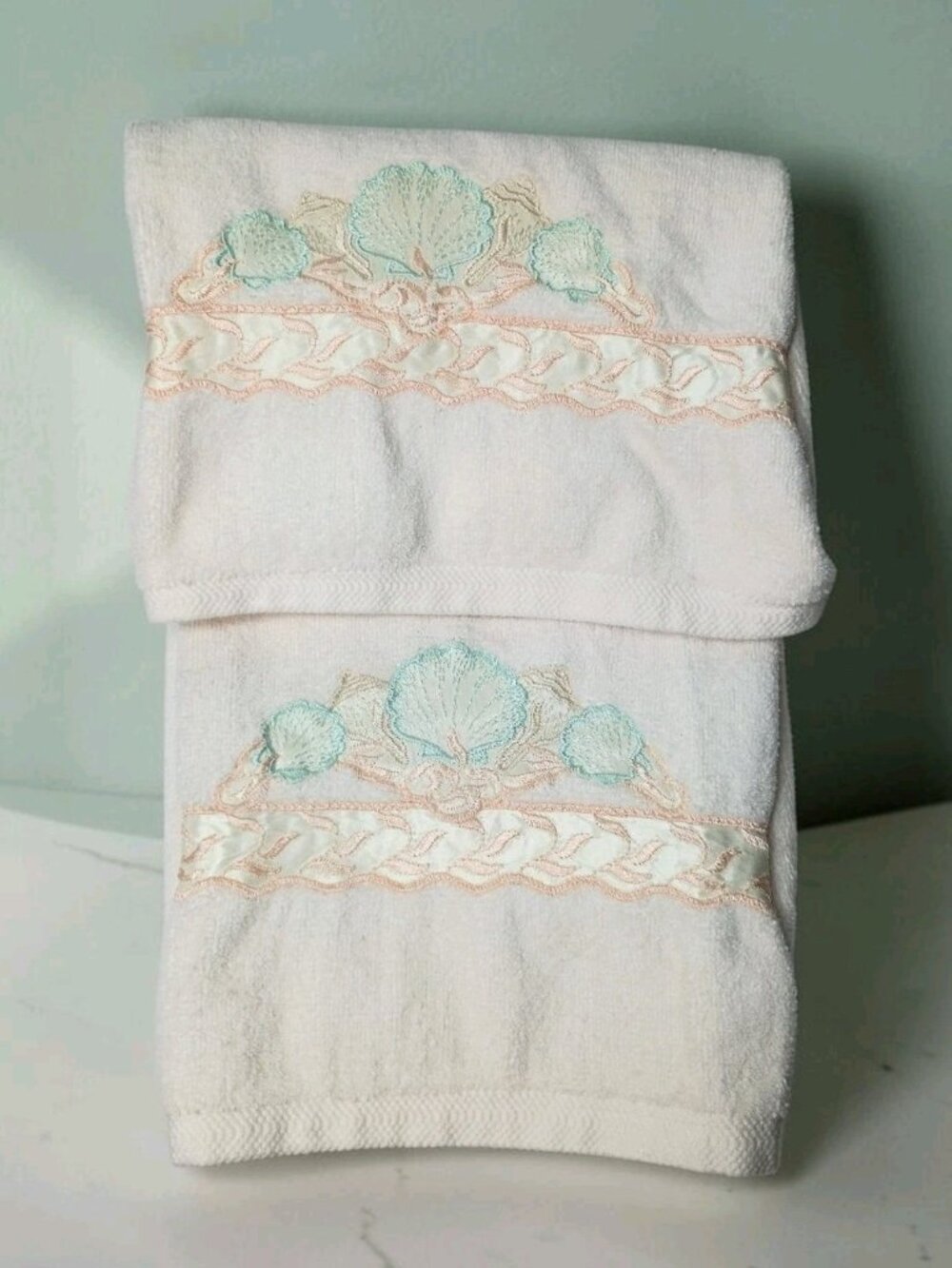 JCPenney Collection Embroidered Pair Seashell Hand Towels Beachouse Vintage